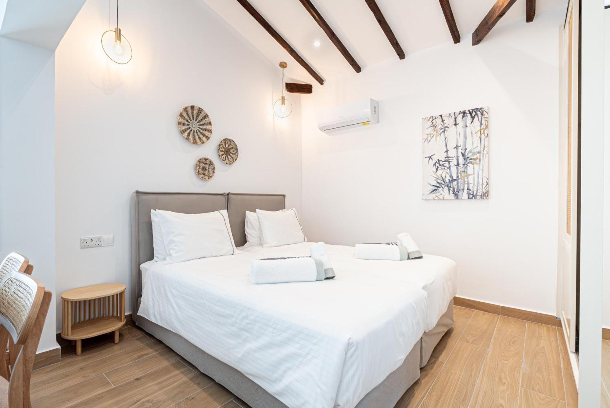 Loft Centrale Пафос Екстериор снимка